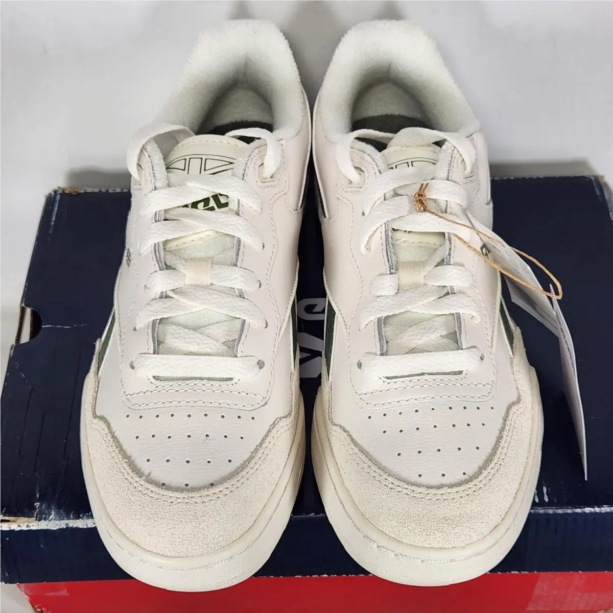 Reebok shoes - BB 4000 II - White 1