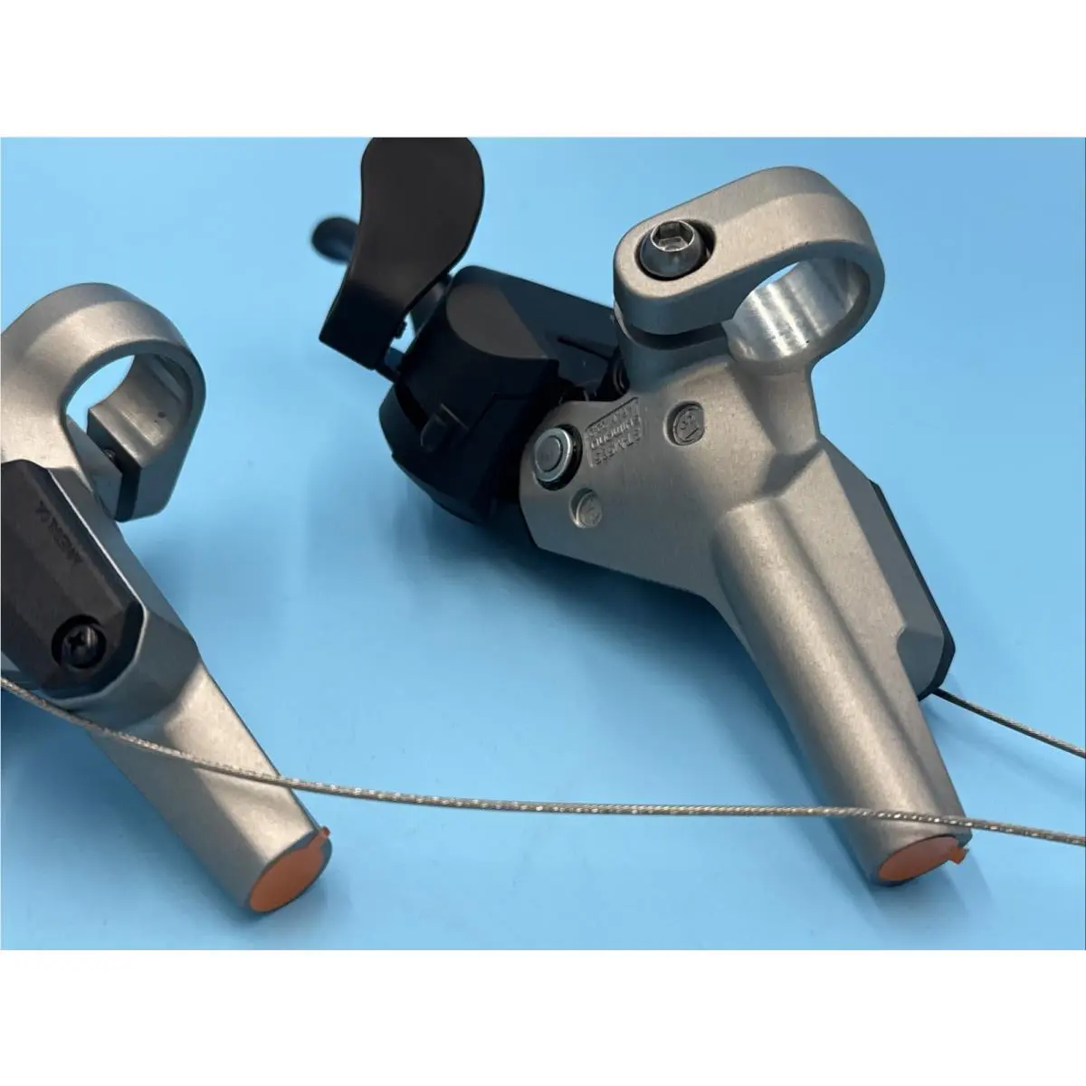 Shimano  - Deore XT - Deore - ST-M585 - Silver 2
