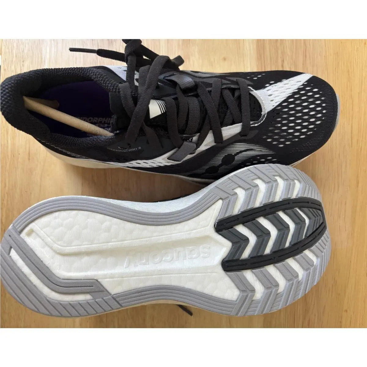 Saucony shoes - black/white 2