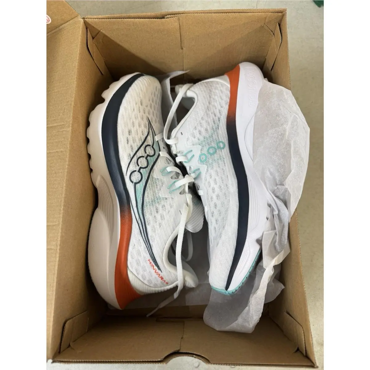 Saucony shoes - White 5