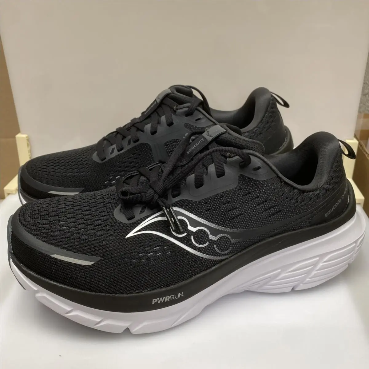 Saucony shoes - Guide 18 - Guide - Black/White (UPC: 195020800539) 0