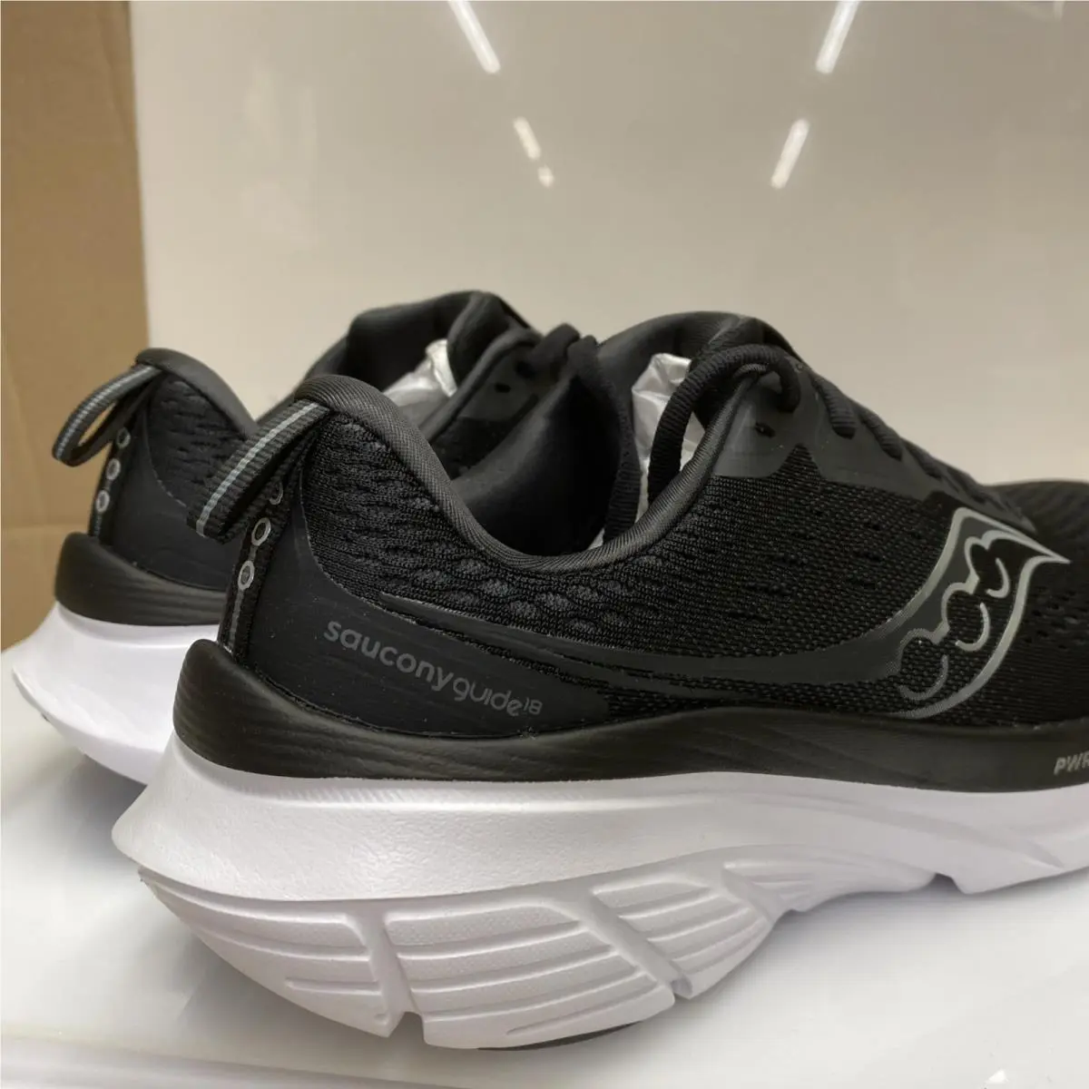 Saucony shoes - Guide 18 - Guide - Black/White (UPC: 195020800539) 2