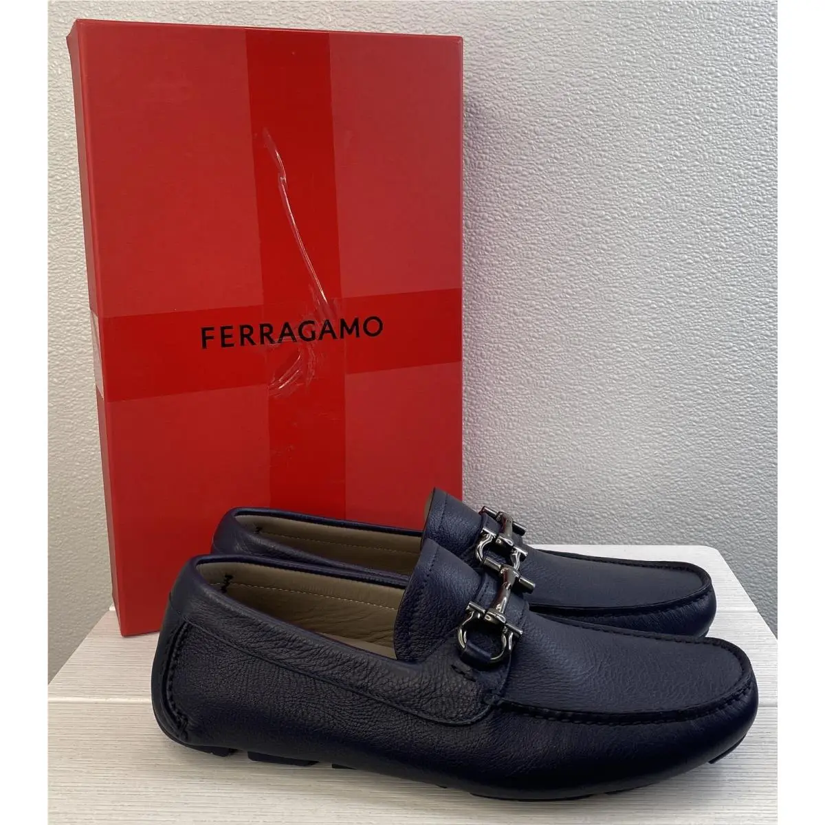 Ferragamo Gancini Driver Mens UK7.5 US8.5 Blue Leather Ornament Loafer