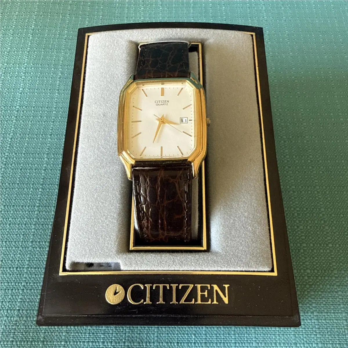 Vintage Citizen Mens Watch 28mm Gold Tone Date 6010-S36998 Leather Needs Battery