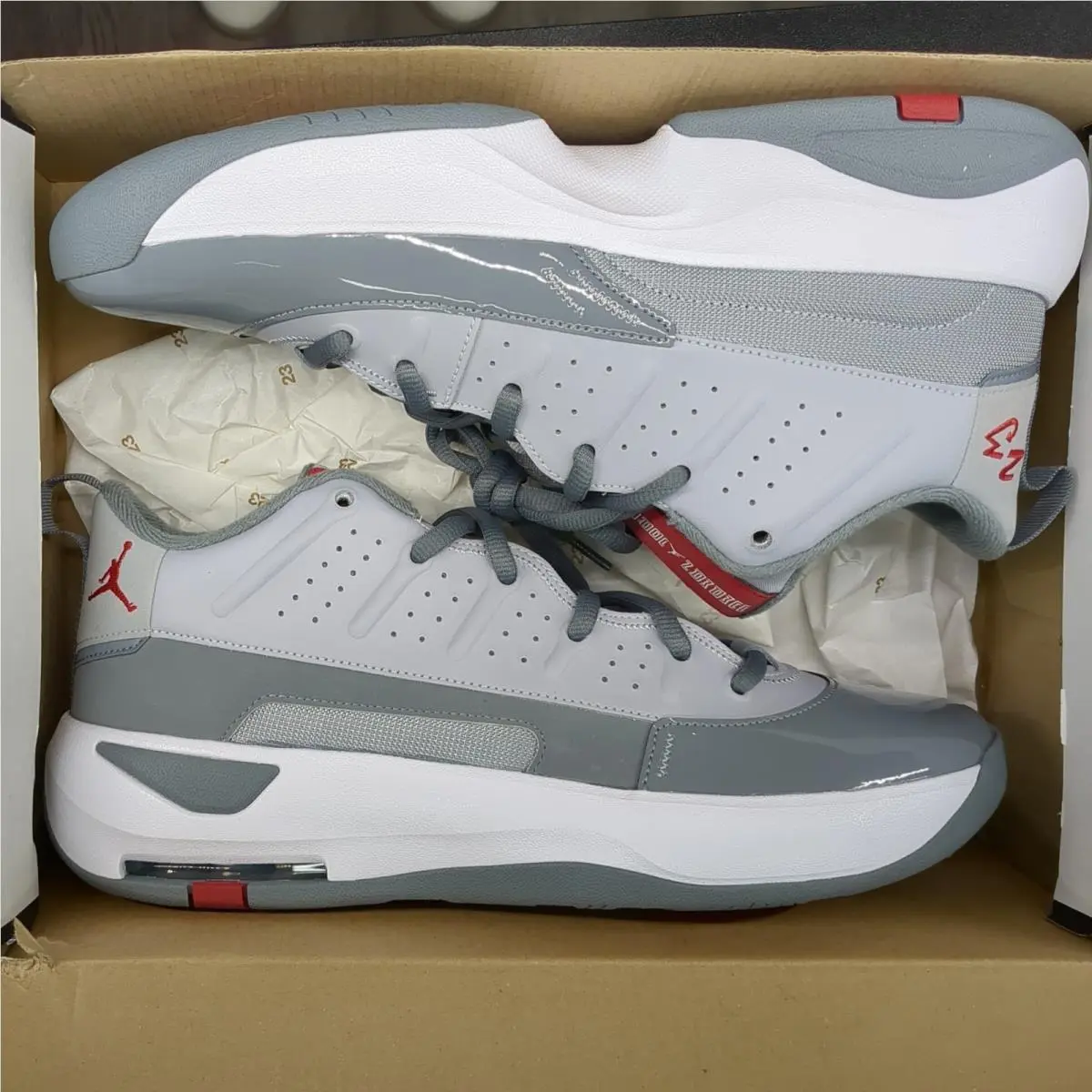 Nike shoes - Jordan Max Aura - Max Aura - Wolf Grey/Varsity Red 1