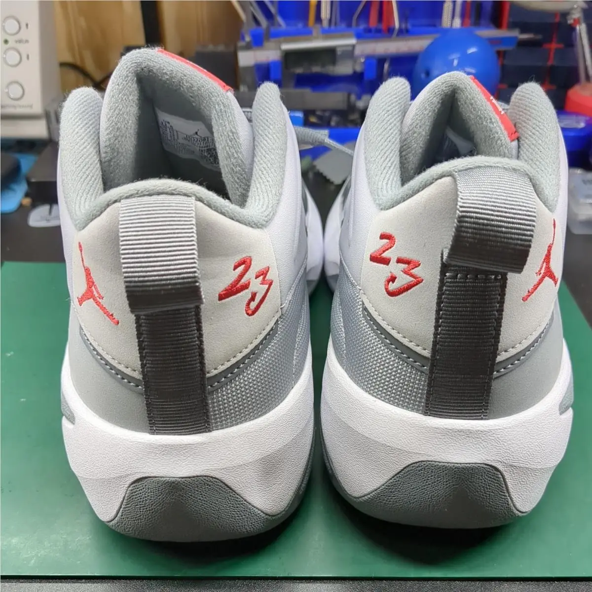 Nike shoes - Jordan Max Aura - Max Aura - Wolf Grey/Varsity Red 3