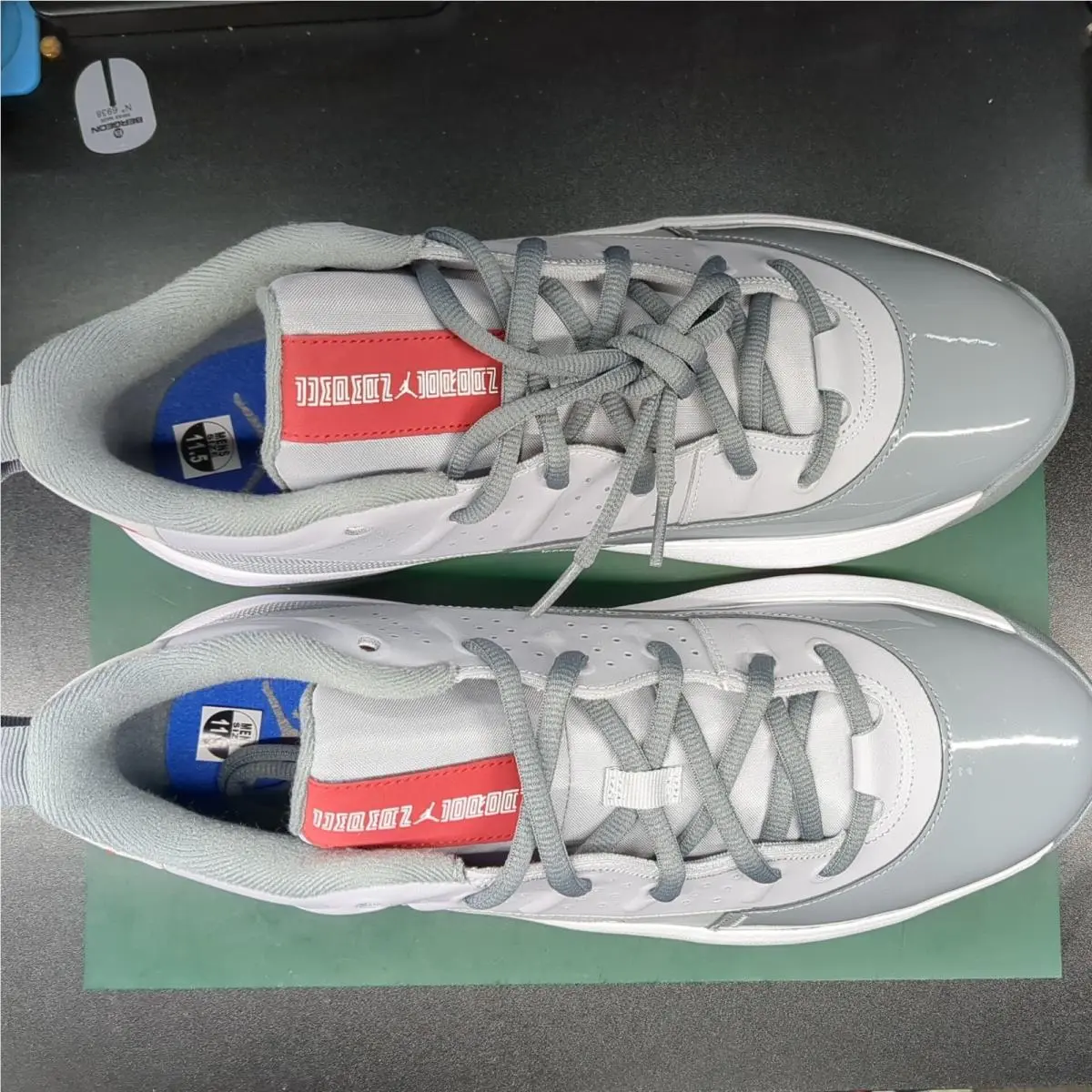 Nike shoes - Jordan Max Aura - Max Aura - Wolf Grey/Varsity Red 4