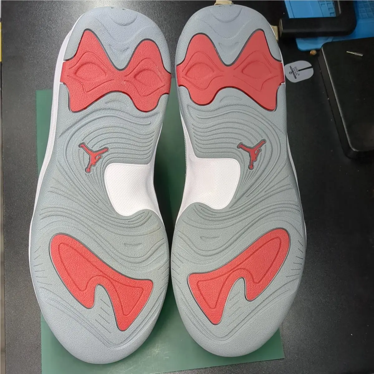 Nike shoes - Jordan Max Aura - Max Aura - Wolf Grey/Varsity Red 5