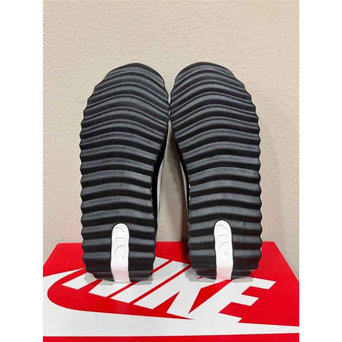Nike shoes - Black 2
