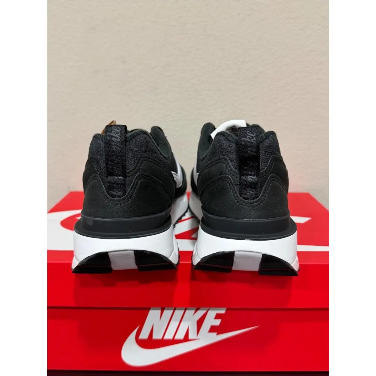 Nike shoes - Black 3
