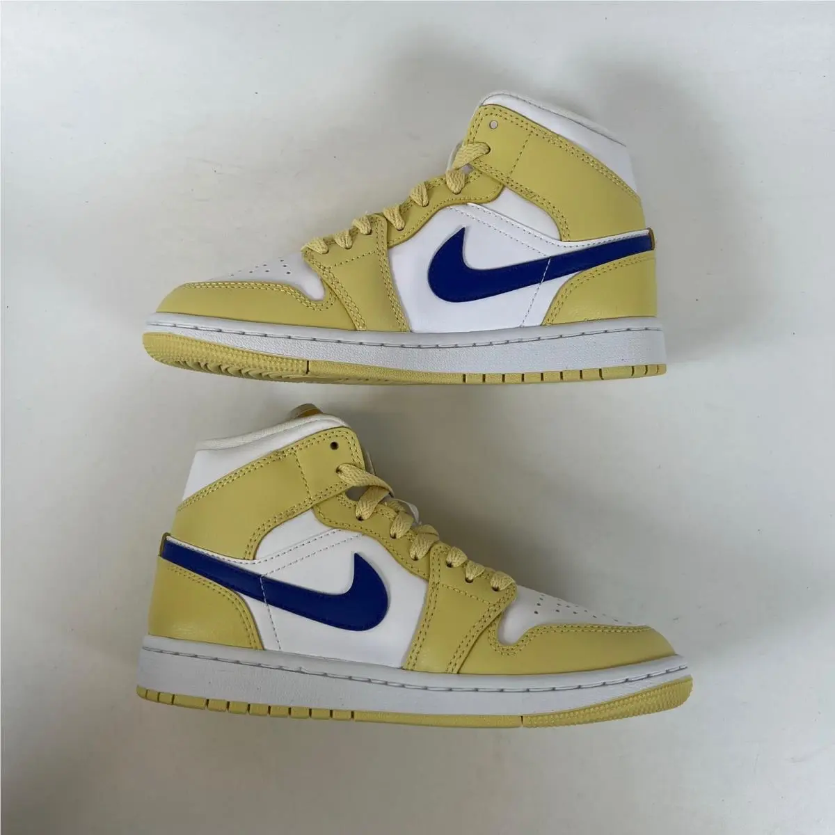 Nike shoes - Jordan 1 Mid - Mid - Yellow 1
