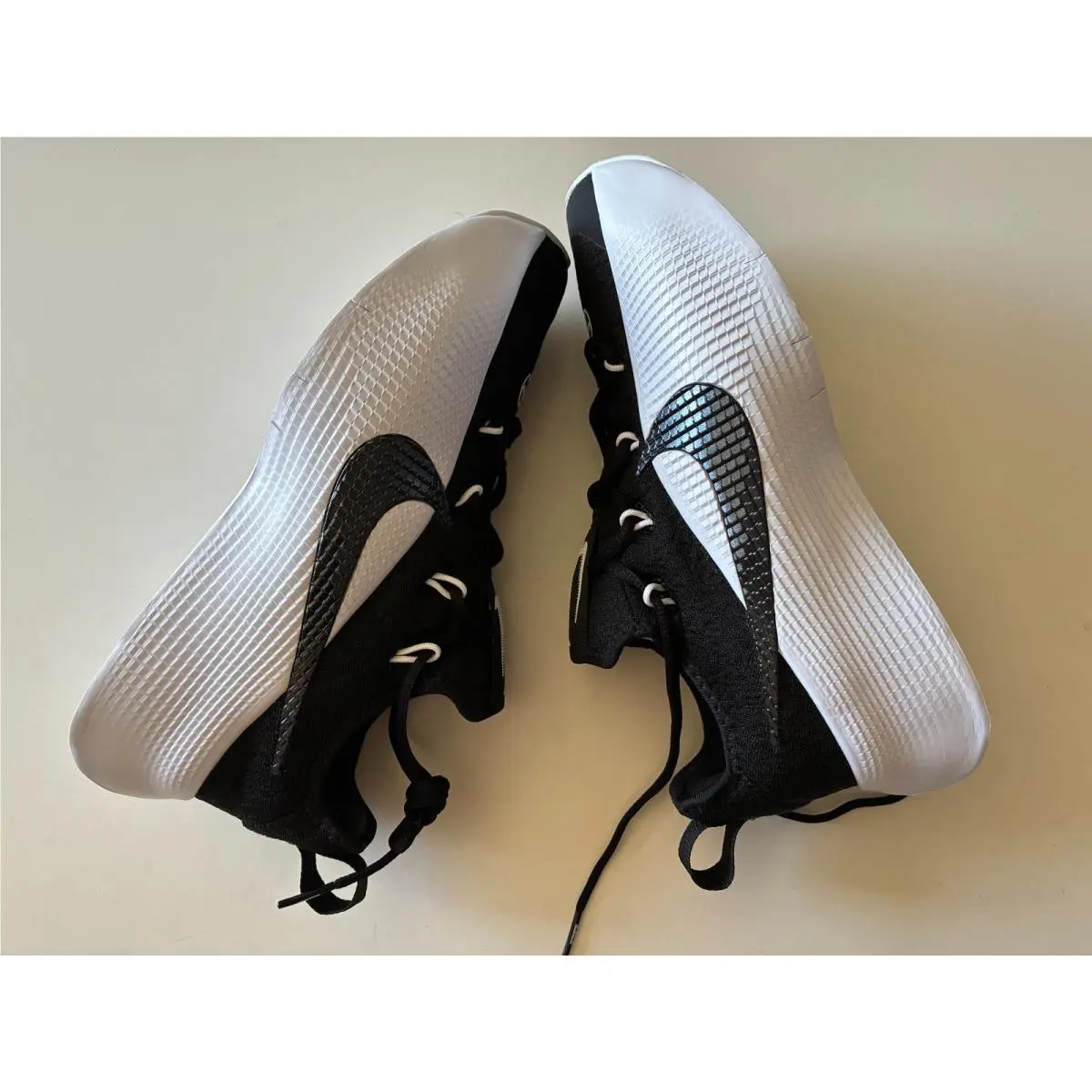 Nike shoes - Black / White (UPC: 198487836202) 3