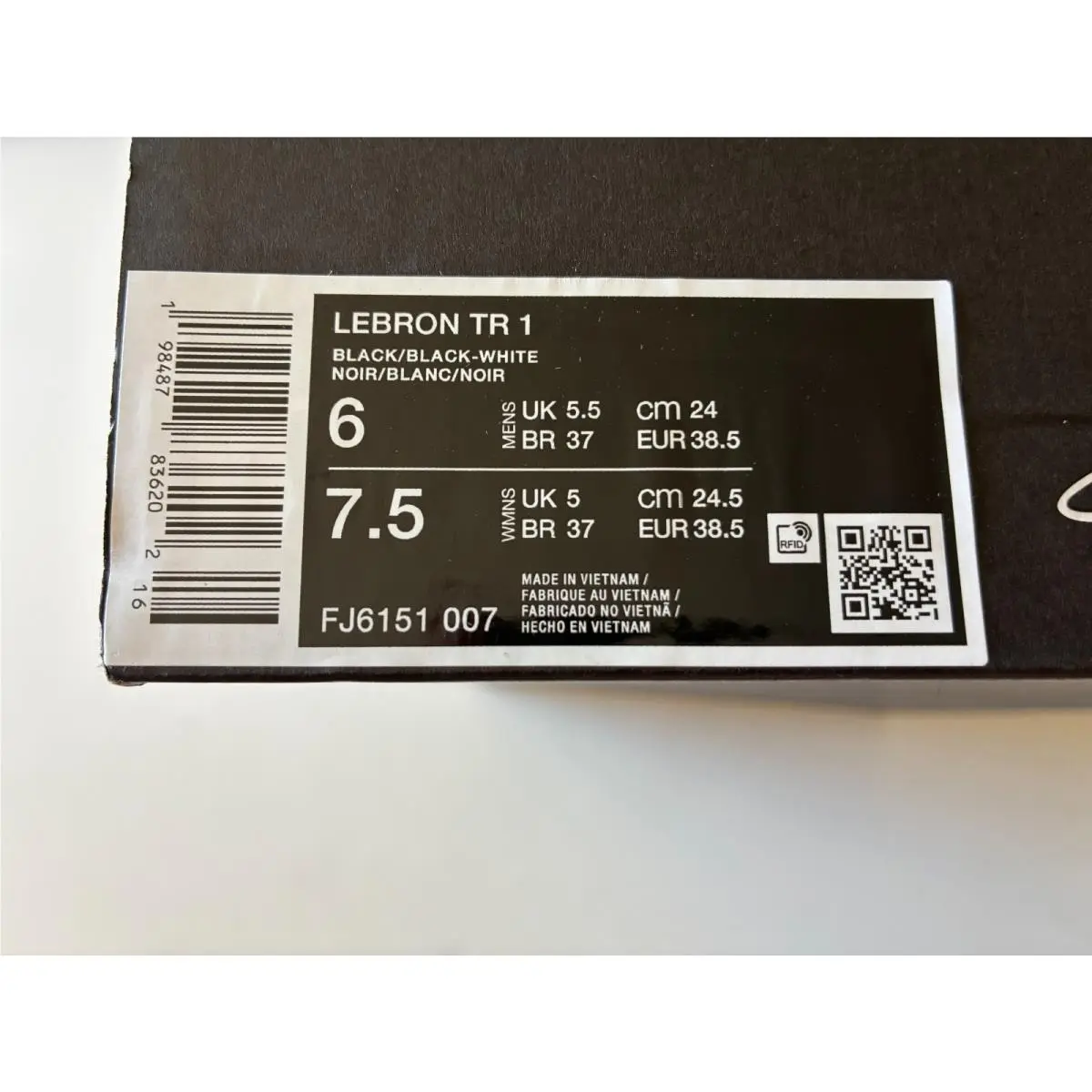 Nike shoes - Black / White (UPC: 198487836202) 1
