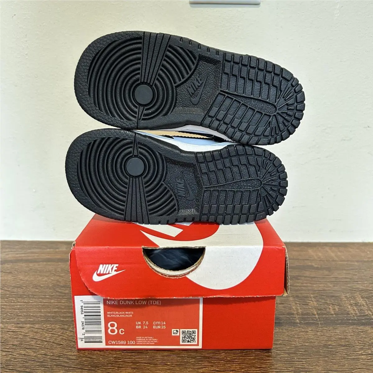 Nike shoes - Black 3