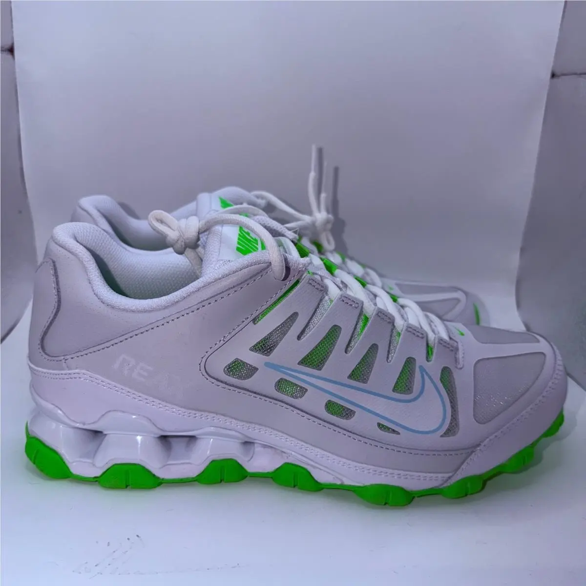 Nike shoes - White 2