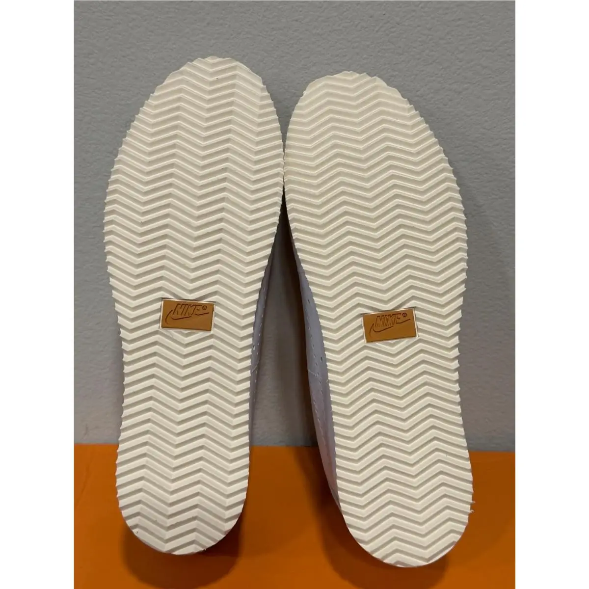 Nike shoes - White 2