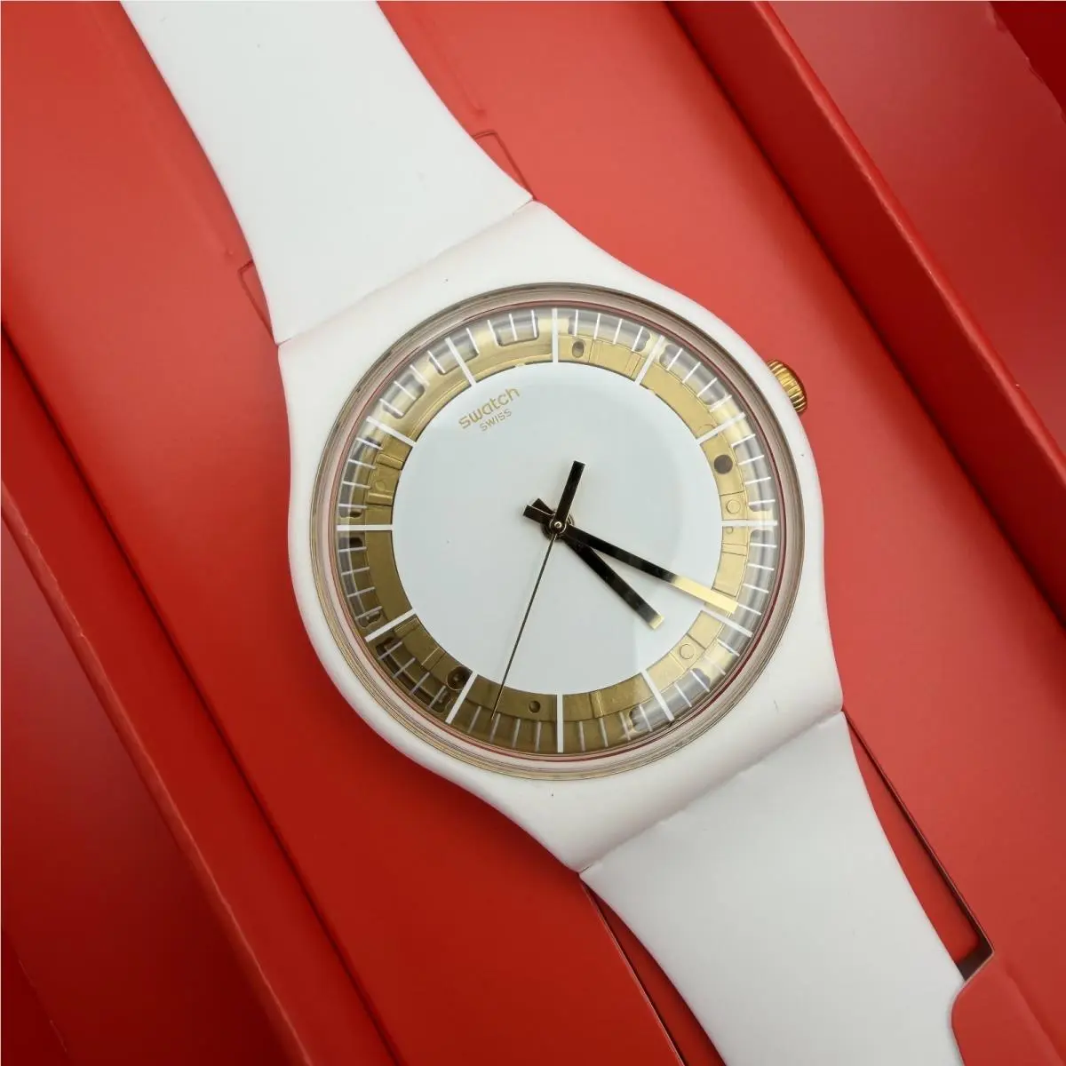 Siliwhite SUOW158 White Silicone Swiss Quartz Unisex Watch 41mm by Swatch