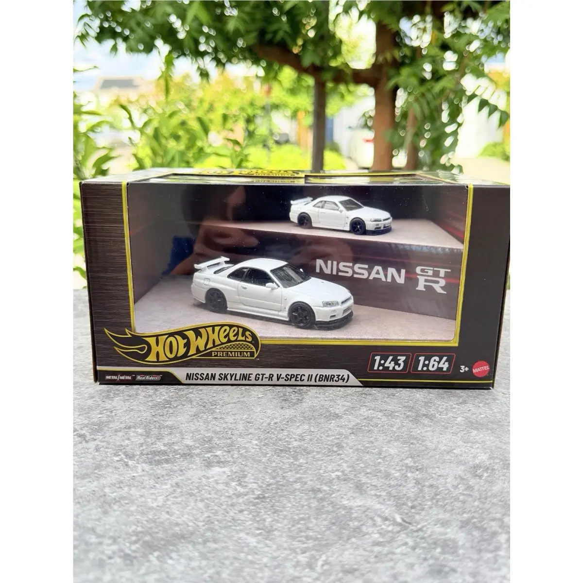 Hot Wheels Premium Nissan Skyline Gt-r V-spec II BNR34 White Diecast 1:43 1:64