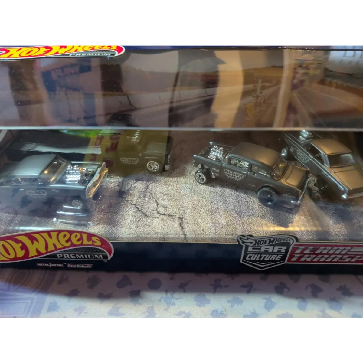 2020 Hot Wheels Team Transport Retro Rig with 3 Black Hole Vehicles