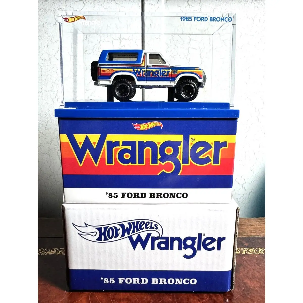 2024 Hot Wheels Car Red Line Club Wrangler `85 Ford Bronco Truck In Acrylic Case