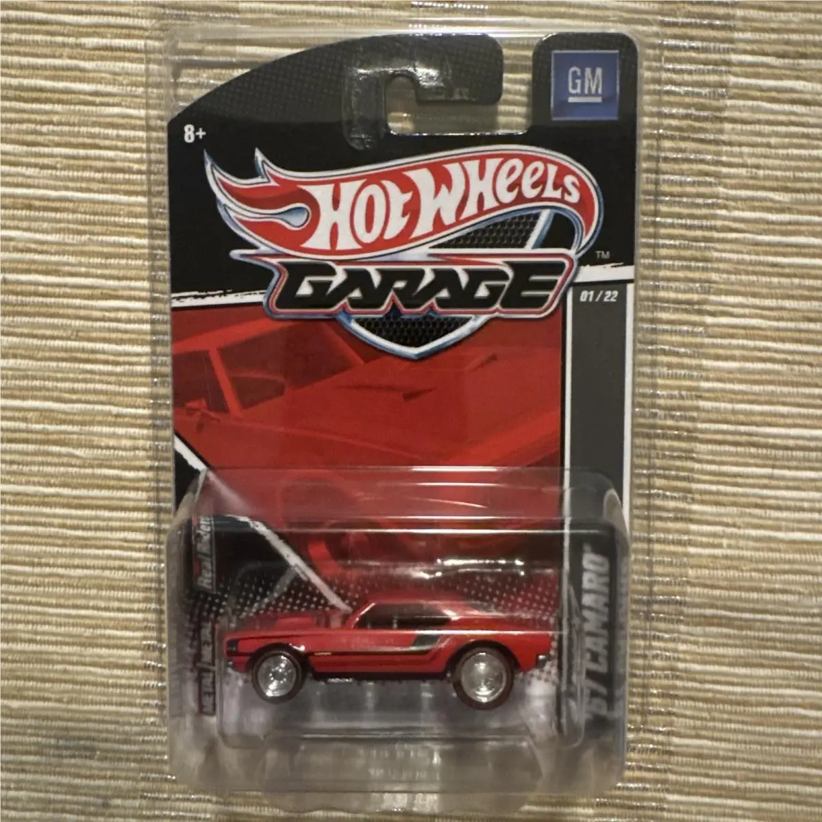 Hot Wheels Garage 67 Camaro In Protector