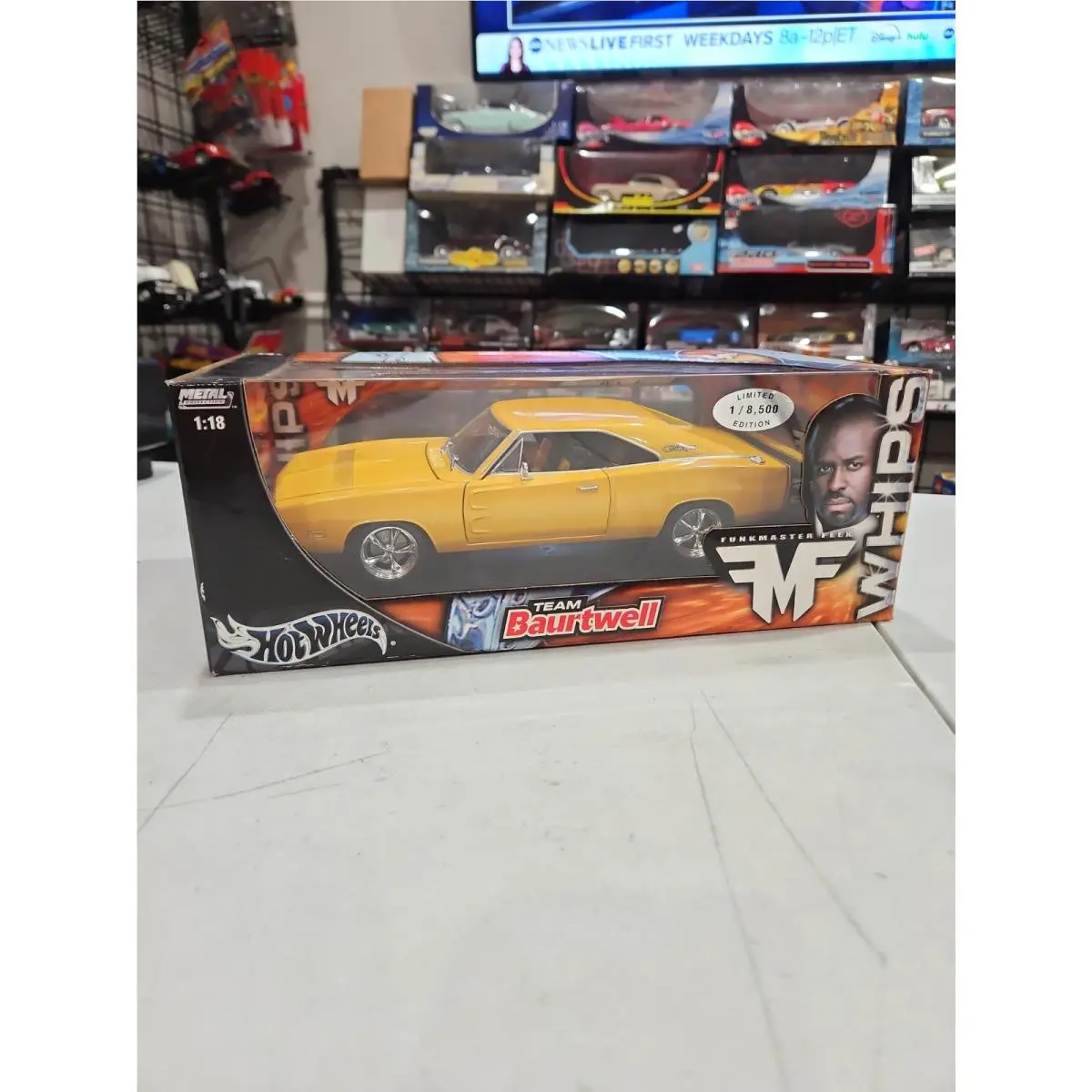 1/18 Hot Wheels 1969 Dodge Charger Team Baurtwell Whips Funkmaster Flex