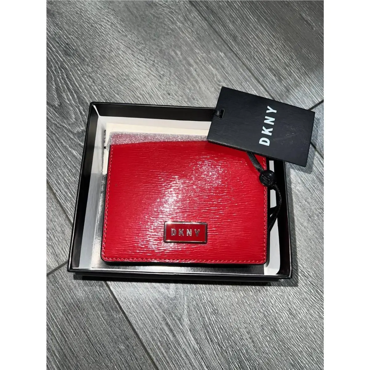 Dkny Women`s Bryant Bi-fold Red Small Leather Wallet S000178