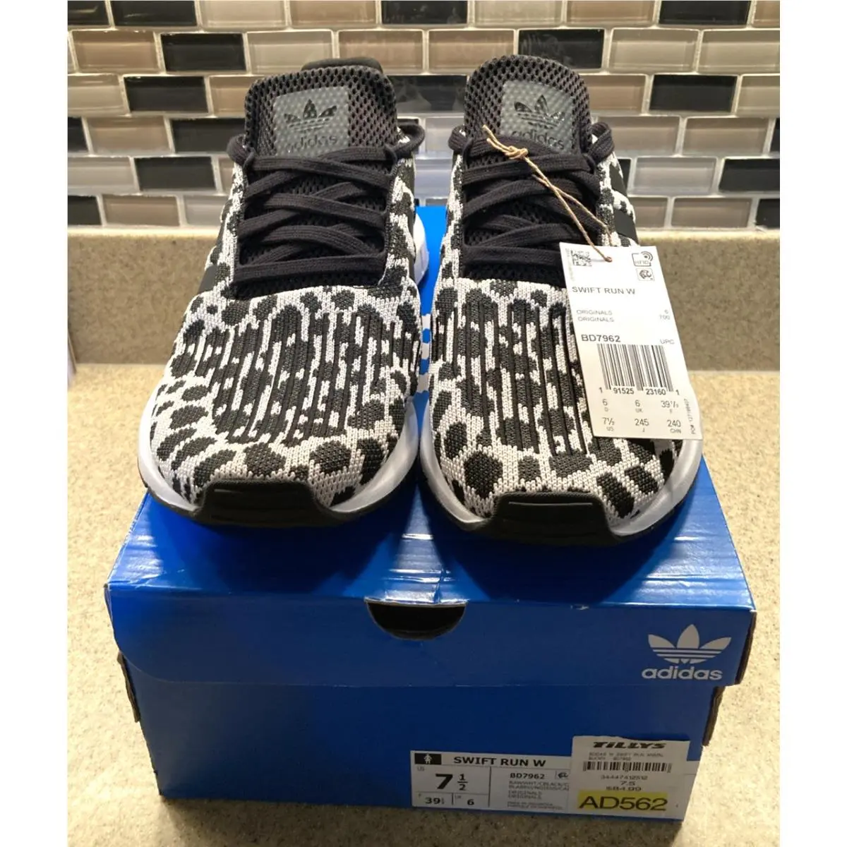 Adidas shoes - adidas Swift Run - Swift Run - Black White Cream 2