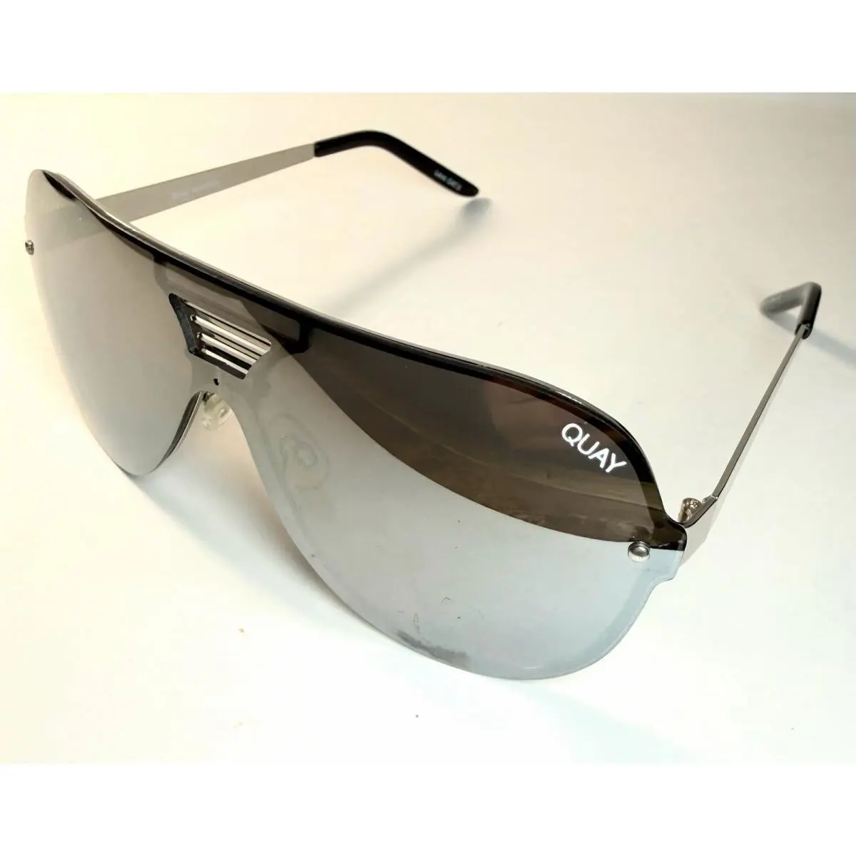 Quay Silver Vent Showtime Aviator Sunglasses + Case