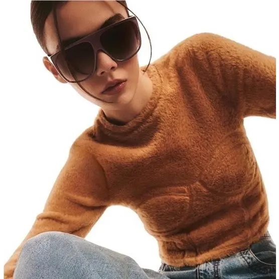 Quay Australia Sunglasses “no Curfew” Black/gold Frame Smoke Lense