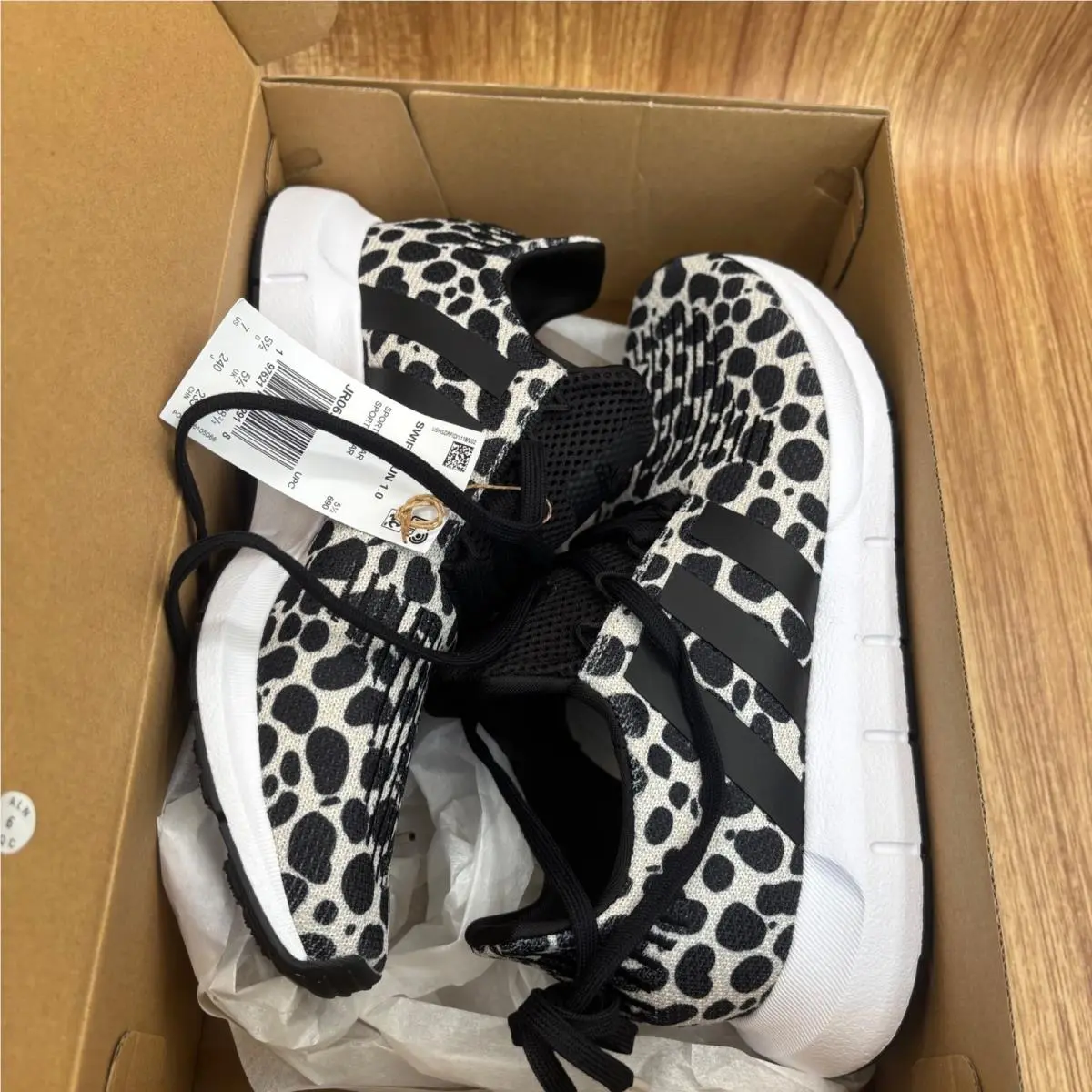 Adidas shoes - adidas Swift Run 1.0 - Swift Run - Black 4