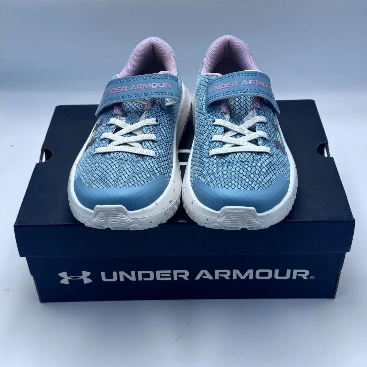 Under Armour UA Gps Surge 4 AC Girls Sneakers Size 1Y Blue Pink Running