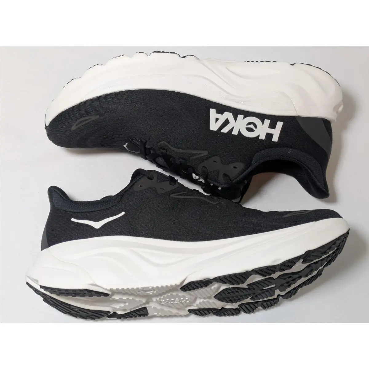 Hoka shoes - Hoka One One HOKA Arahi 8 - 1168690-BWHT - Black 2