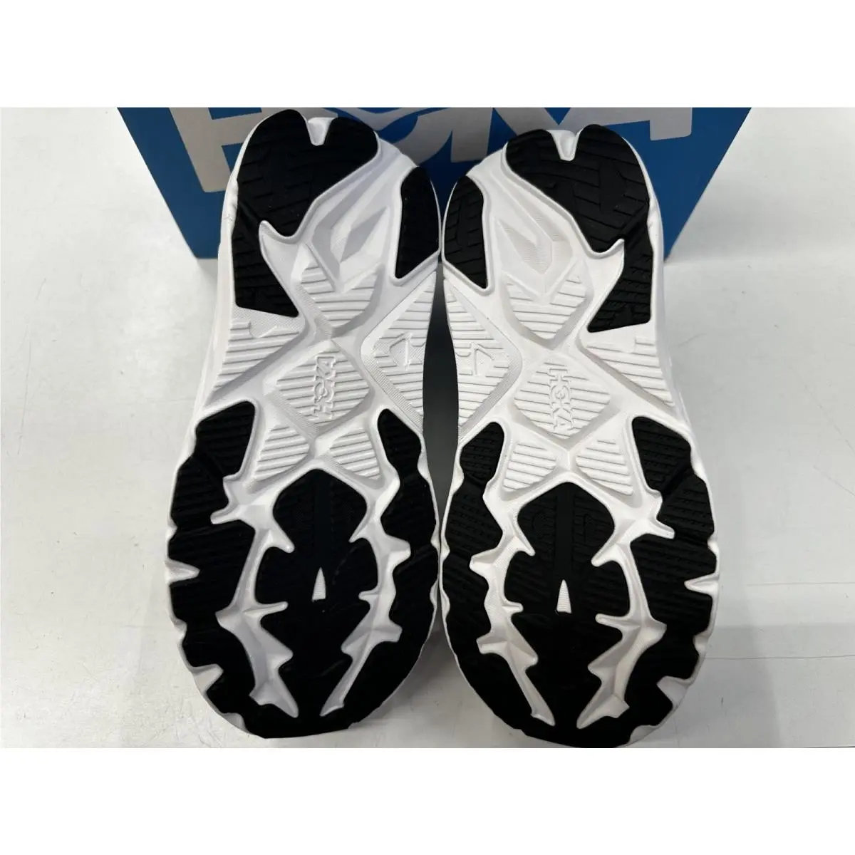 Hoka shoes - Hoka One One Arahi 8 - 1168691 BWHT - BWHT 9