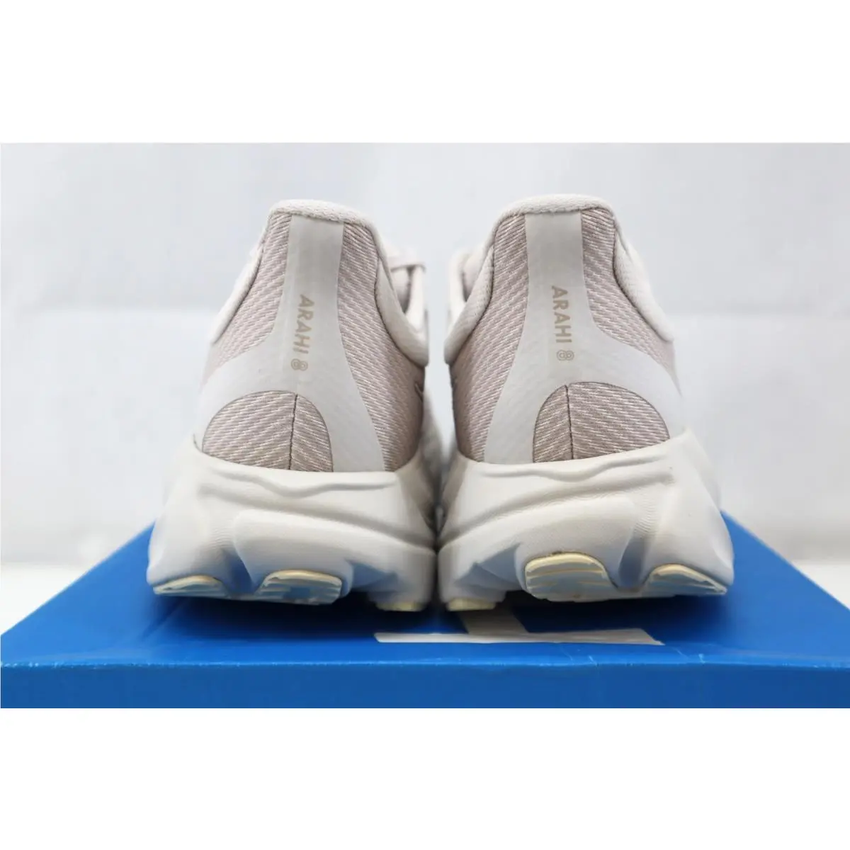 Hoka shoes - Hoka One One Arahi 8 - Various, Shoe: Alabaster/Birch 11