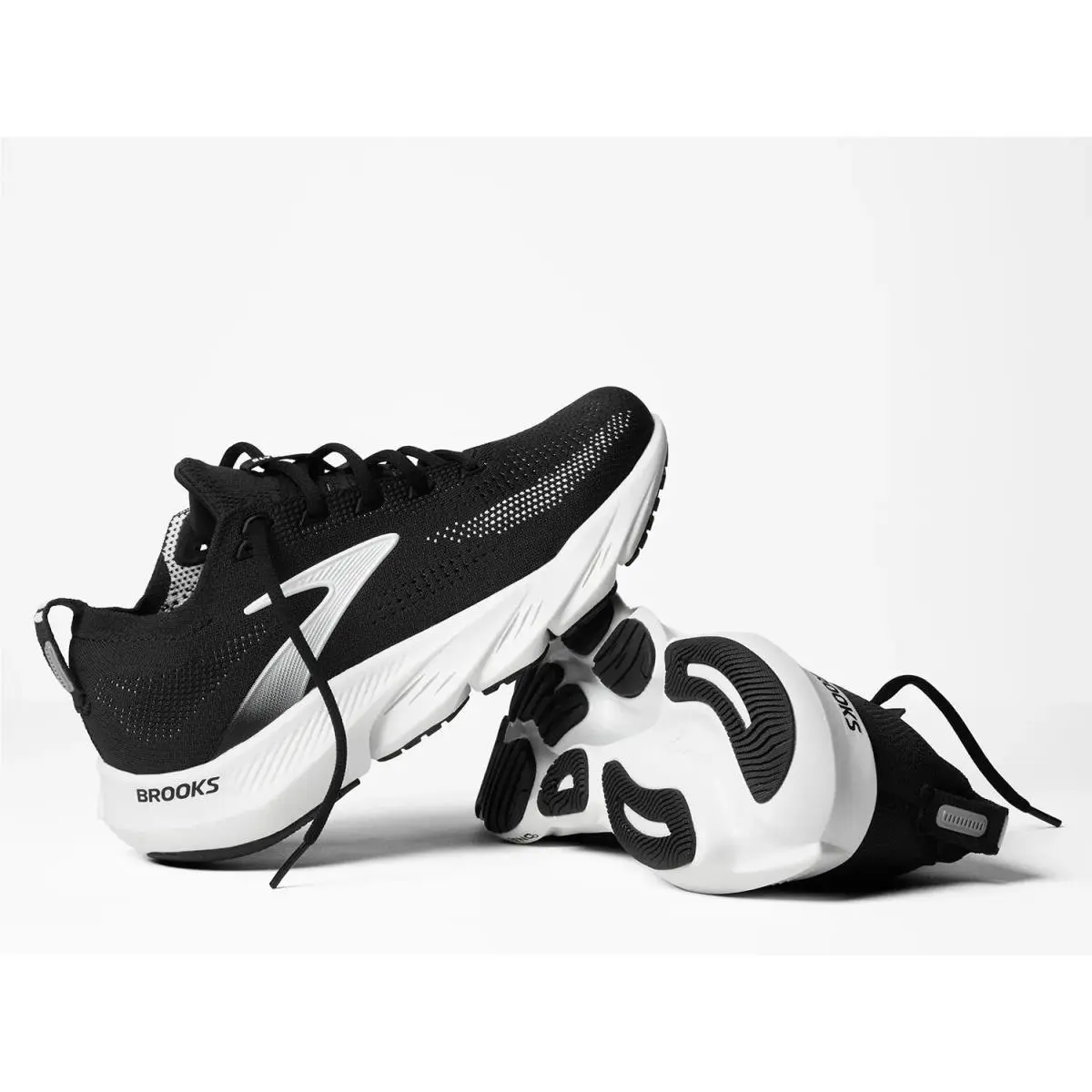 Brooks shoes - Black/White 5