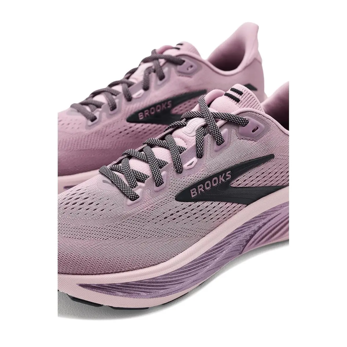 Brooks shoes - White/Black/Rose Gold 32