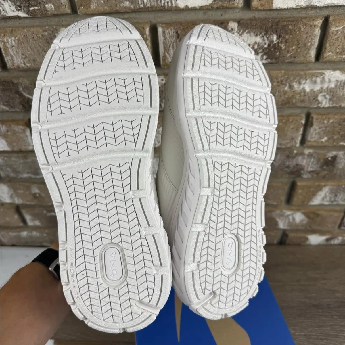 Brooks shoes - Brooks Addiction Walker 2 - Addiction Walker - 1203071D142 - White 8