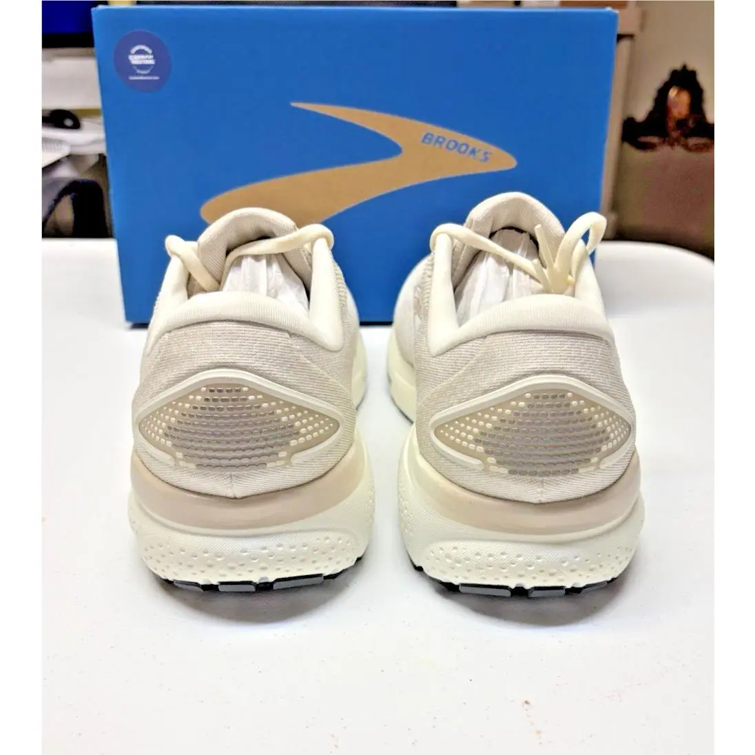 Brooks shoes - Brooks Ghost 16 - Ghost - 1104181D125 - White 1
