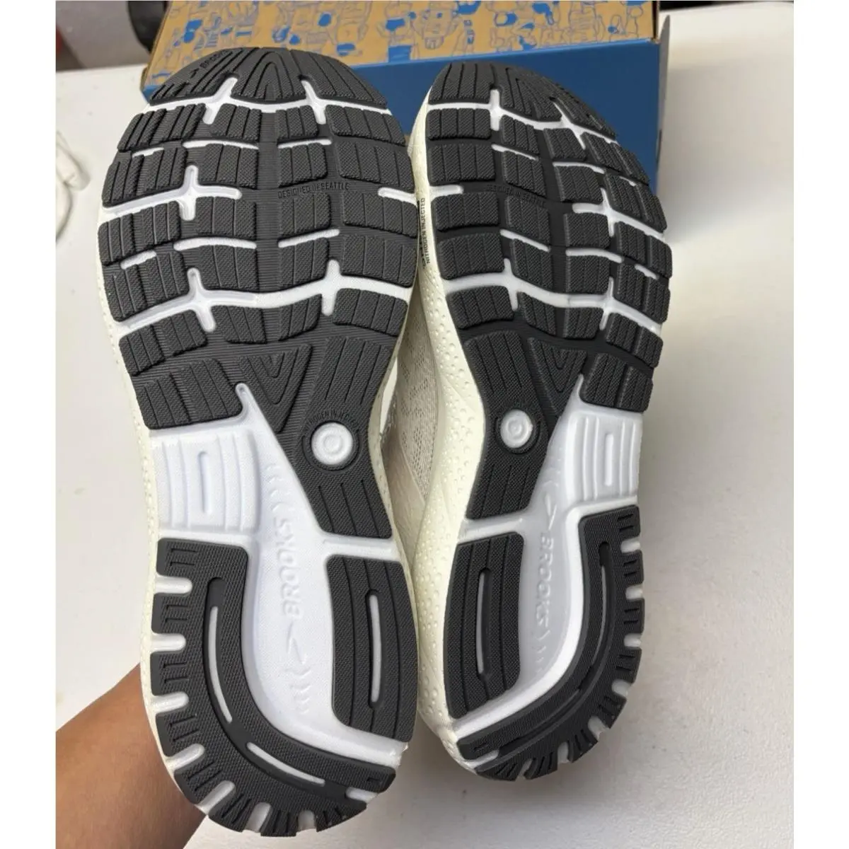 Brooks shoes - Brooks Ghost 16 - Ghost - 1104181D125 - White 3