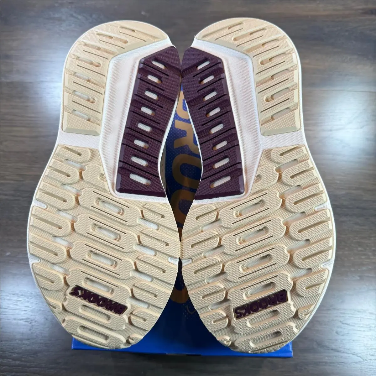 Brooks shoes - Ariel GTS 26 - Ariel GTS - 120444 1D 288 - Coconut Sand / Potent Purple (UPC: 195394754605) 9
