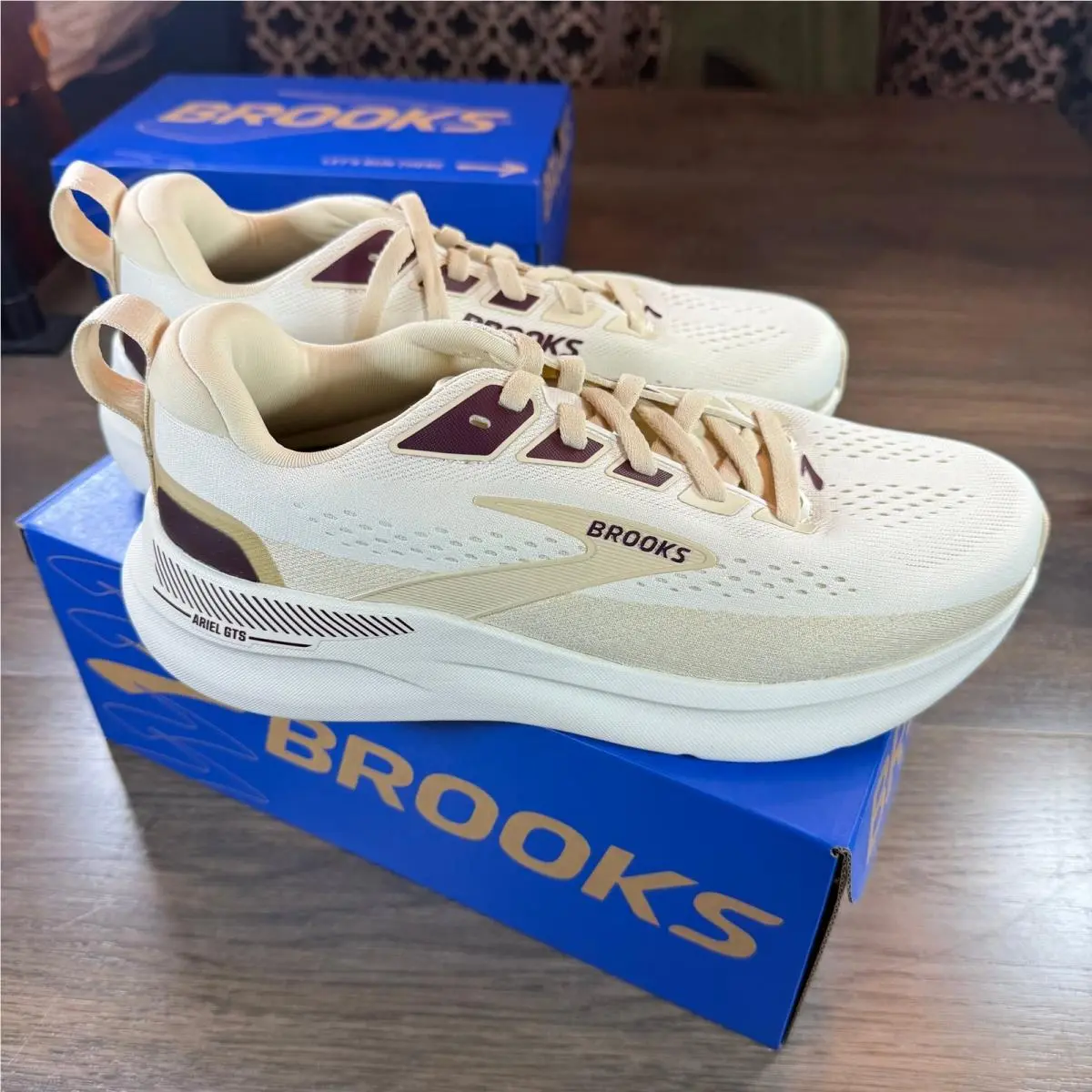 Brooks shoes - Ariel GTS 26 - Ariel GTS - 120444 1D 288 - Coconut Sand / Potent Purple (UPC: 195394754605) 5