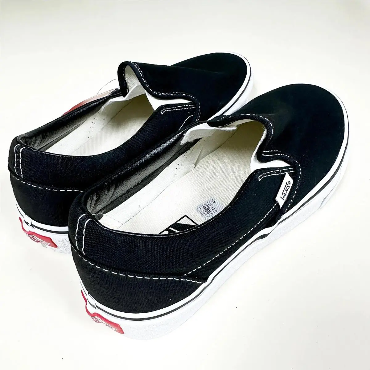 Vans shoes - Vans Classic Slip-On - Classic - VN000EYEBLK - Black / True White 3