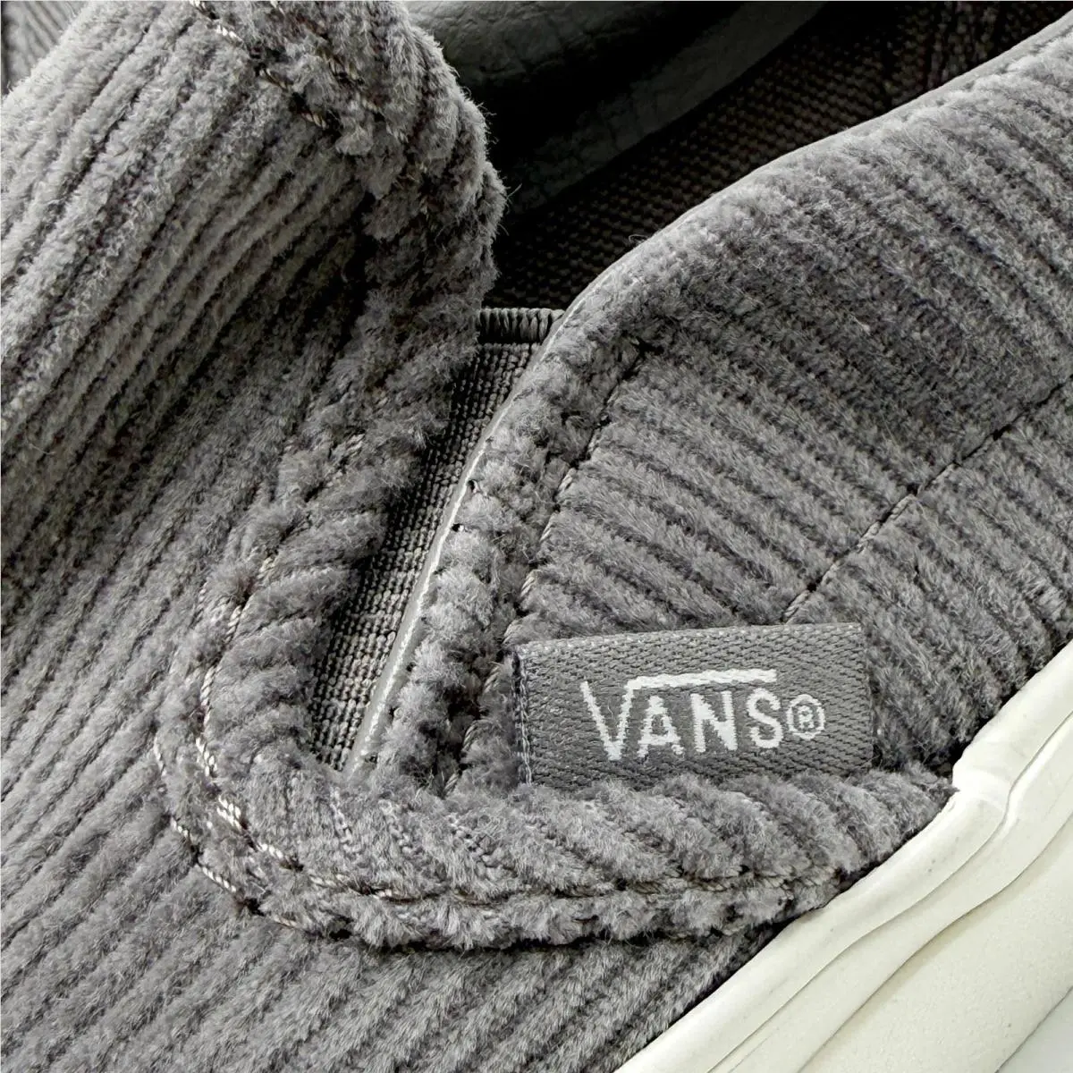 Vans shoes - VANS Classic Slip-On - Classic - VN0A2Z41D3Y - Corduroy Driftwood / Marshmallow 7