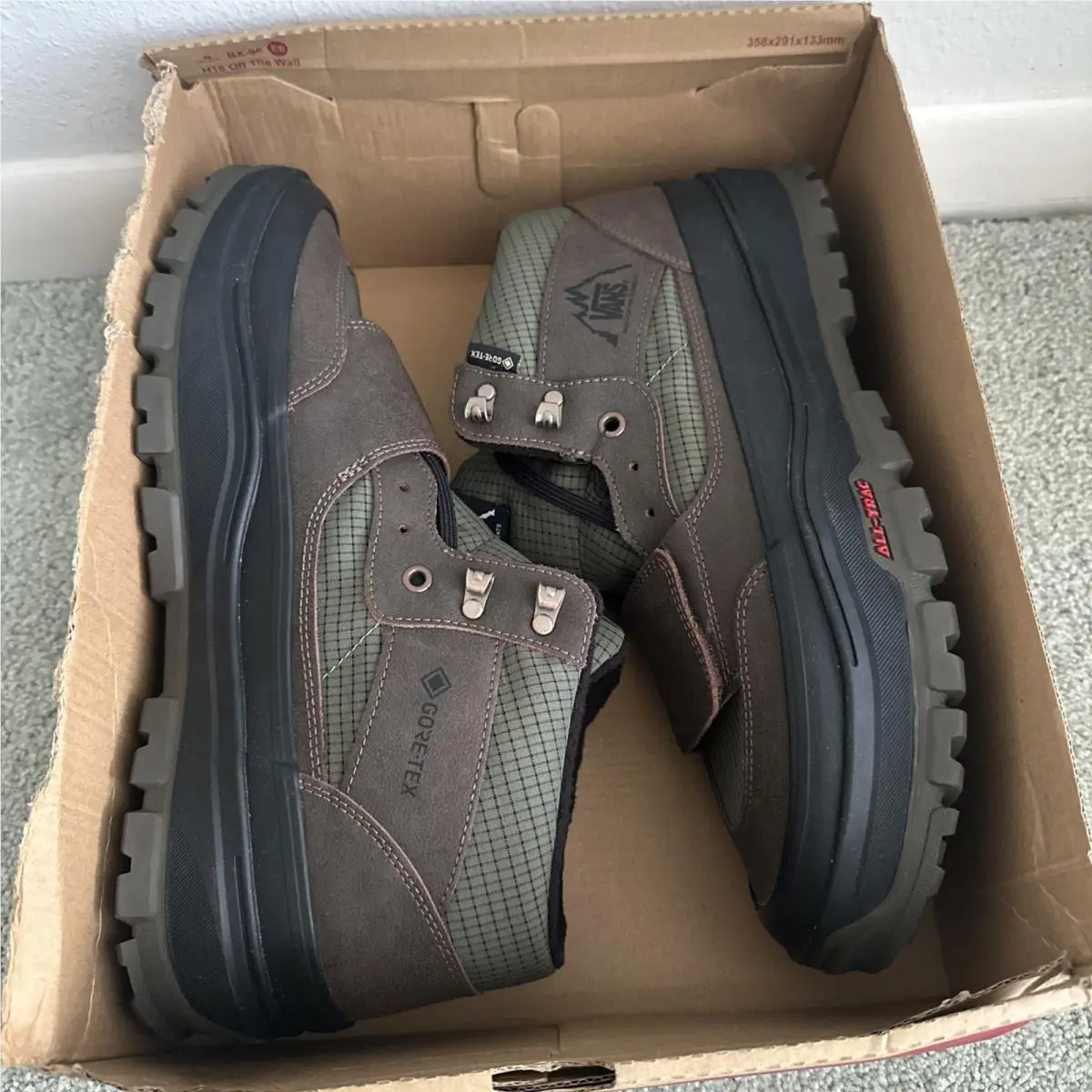 Vans shoes - Vans Mte Mountain Mid Gore-Tex - VN000DAYF87 - Brown 11