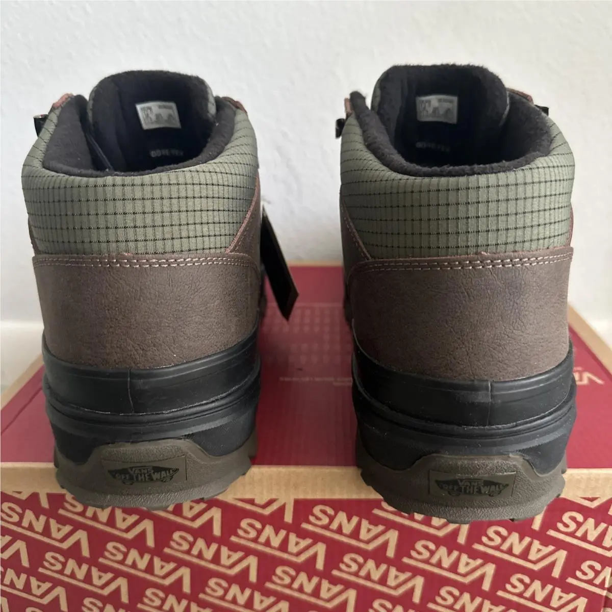 Vans shoes - Vans Mte Mountain Mid Gore-Tex - VN000DAYF87 - Brown 5