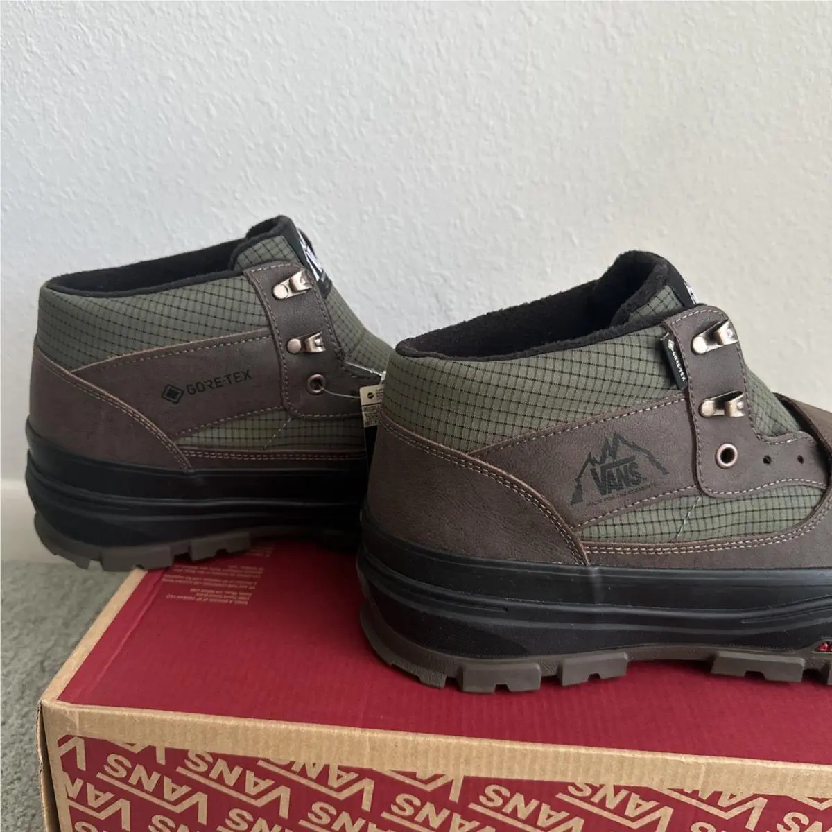 Vans shoes - Vans Mte Mountain Mid Gore-Tex - VN000DAYF87 - Brown 7