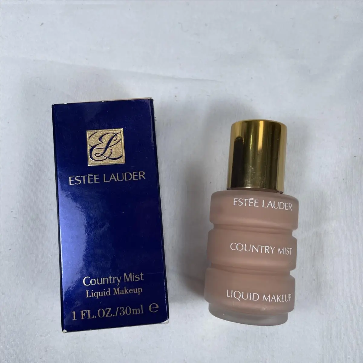 Estēe Lauder Country Mist Warm Beige Liquid Makeup by Estée Lauder