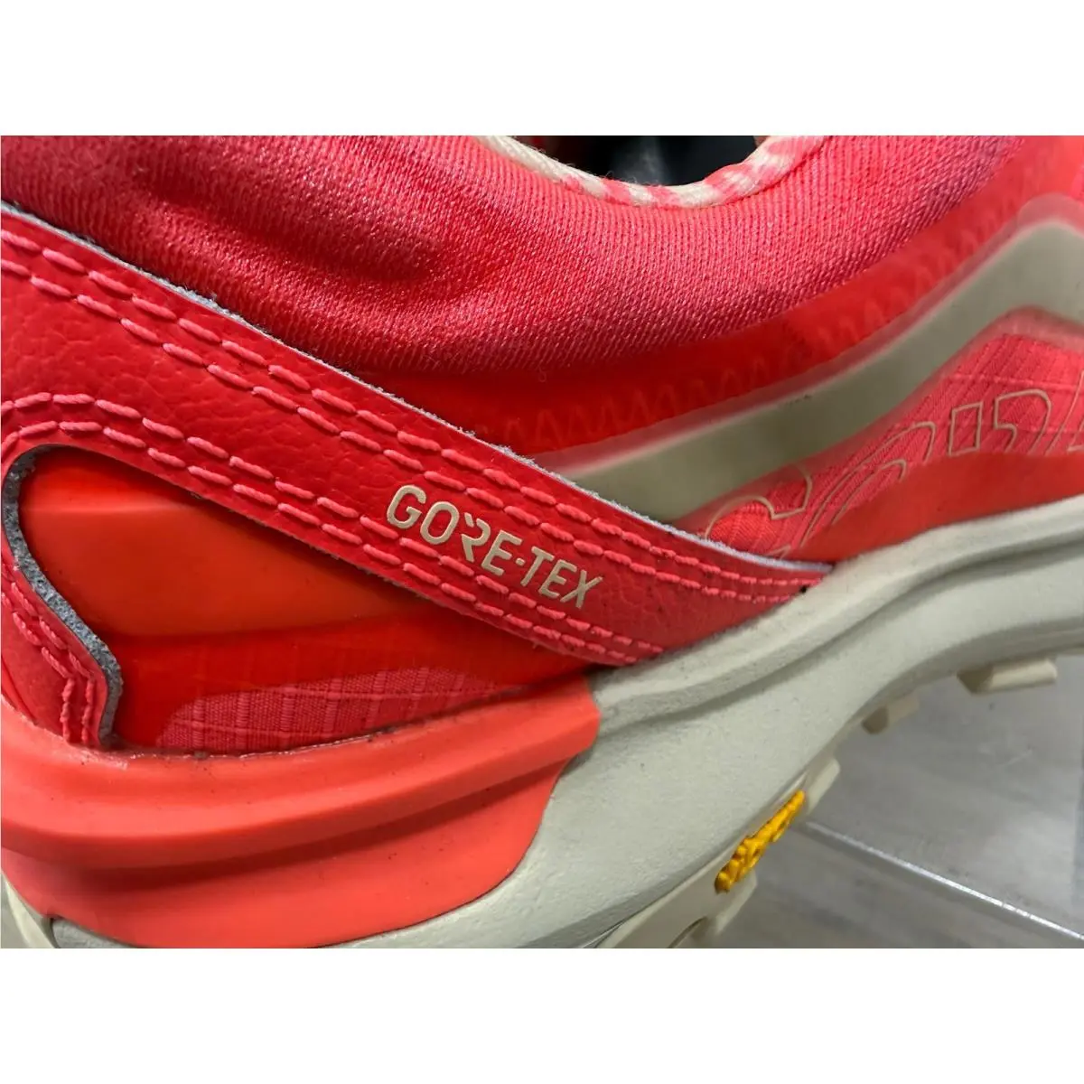 Vans shoes - Vans UltraRange EXO Hi MTE-3 - Red 3