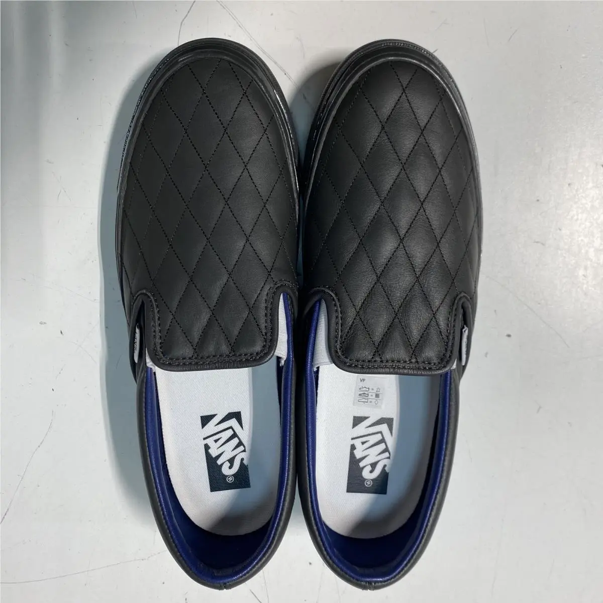Vans shoes - Classic Slip-On - Classic - VN000D9WEMV - Black 3